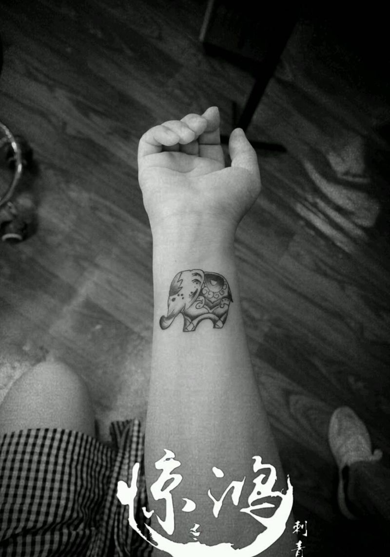 小小的大象纹身图片_成品纹身图案