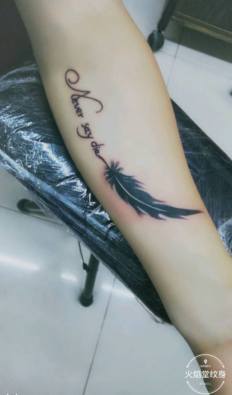 羽毛纹身图片_手臂新传统纹身图案