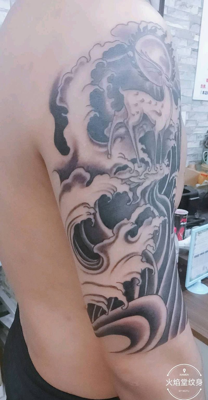 九色神鹿纹身图片_手臂新传统纹身图案