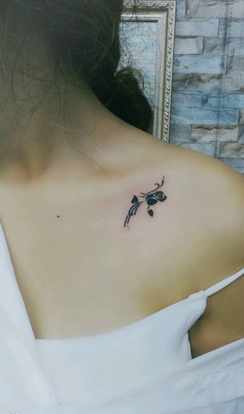 黑玫瑰纹身图片_胸部新传统纹身图案