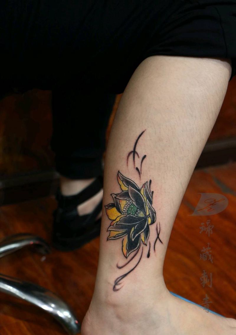 莲花纹身图片_腿部脚部新传统水彩花莲花纹身图案