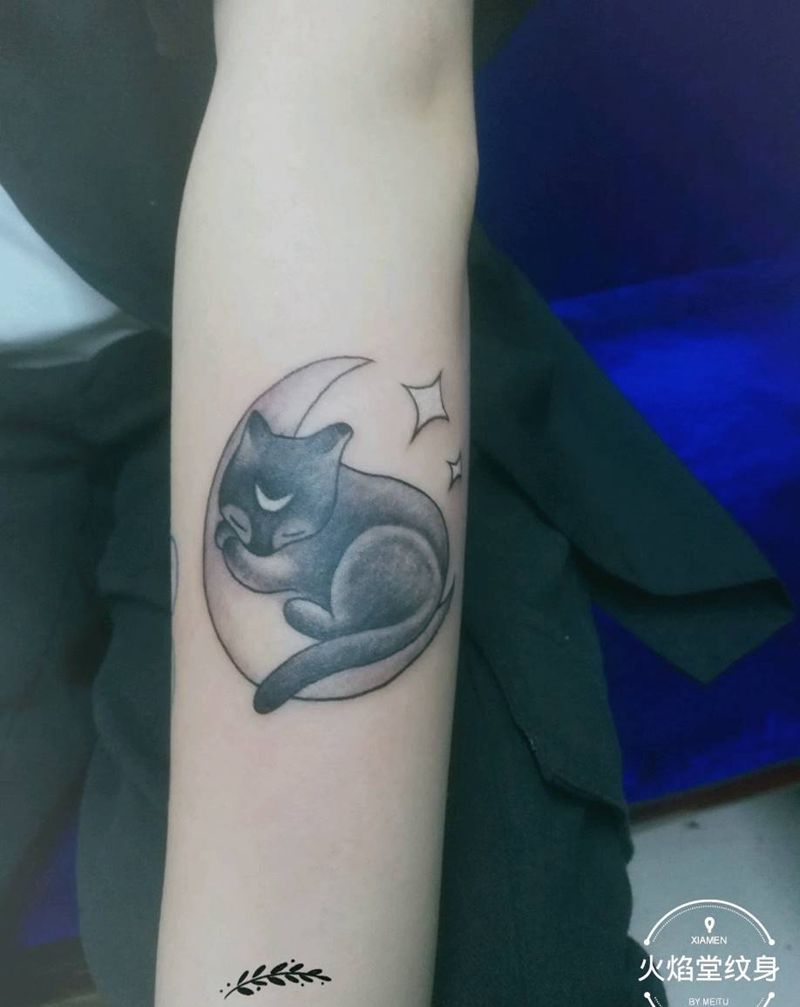 猫纹身图片_手部新传统纹身图案