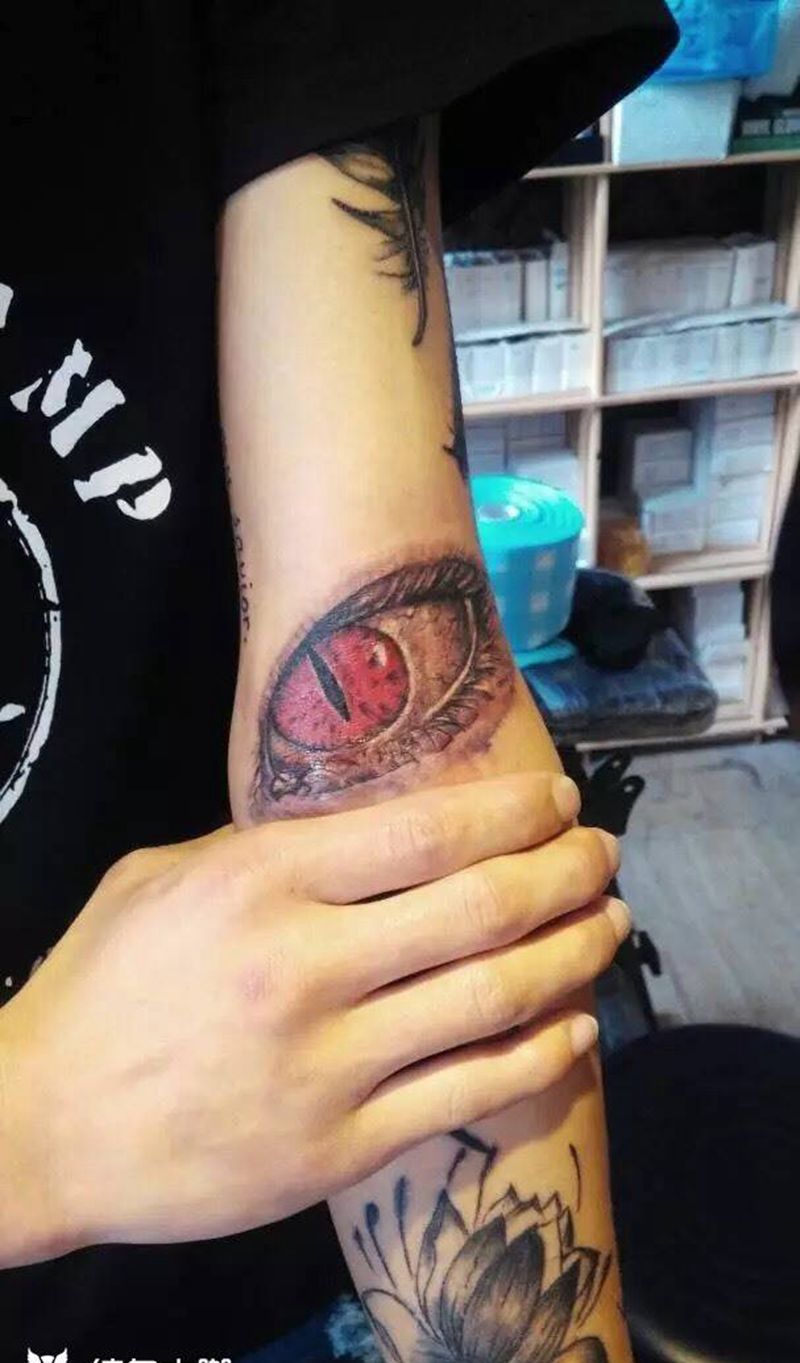 眼睛纹身图片