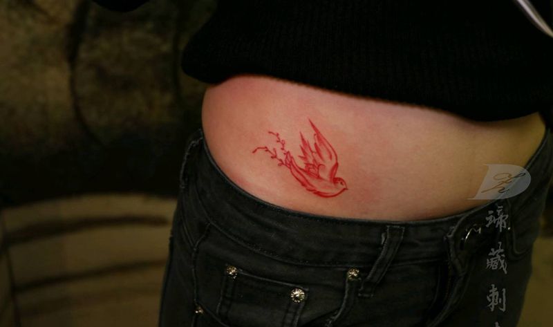 鸟纹身图片_腹部手部水彩老传统鸟纹身图案