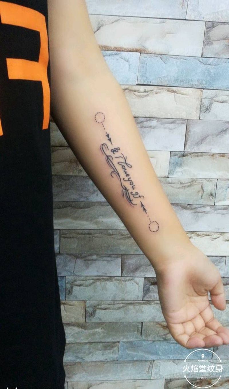 个性字母纹身图片_手臂新传统纹身图案