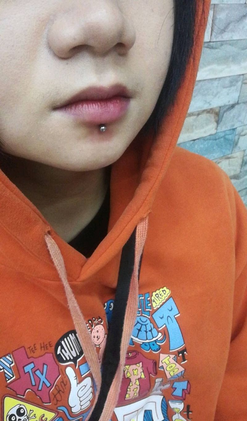 唇钉纹身图片_穿孔纹身图案