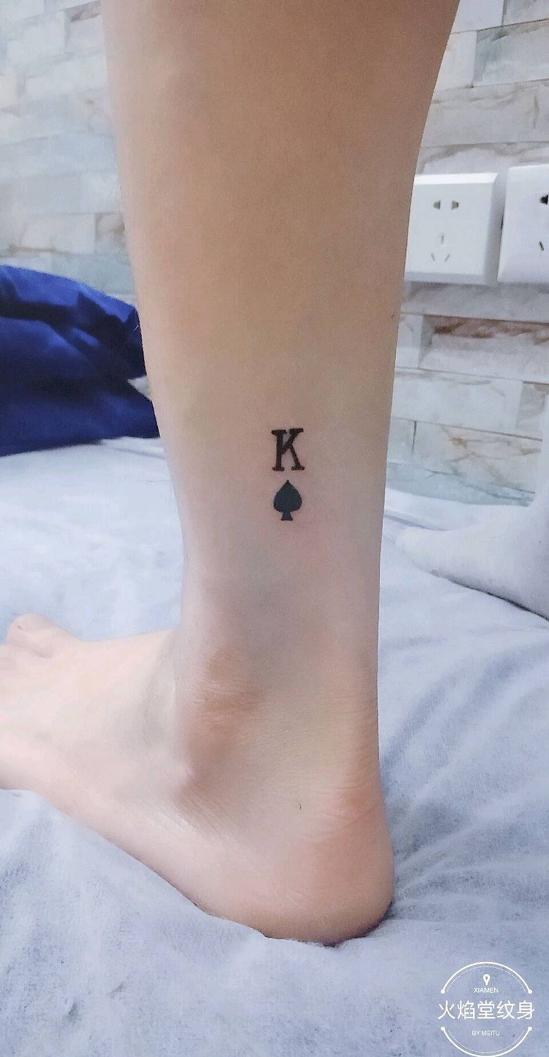 小字母纹身图片_脚部新传统纹身图案