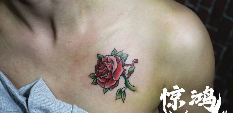 玫瑰纹身图片_胸部New School纹身图案