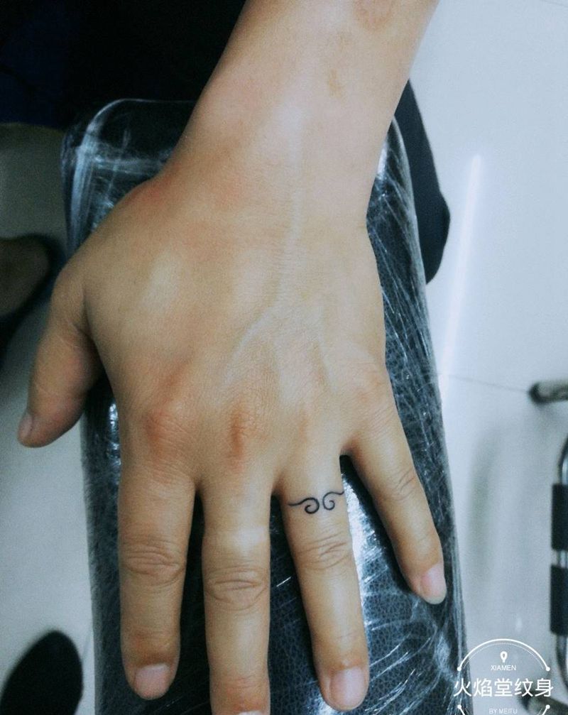 手指小纹身纹身图片_手部新传统纹身图案