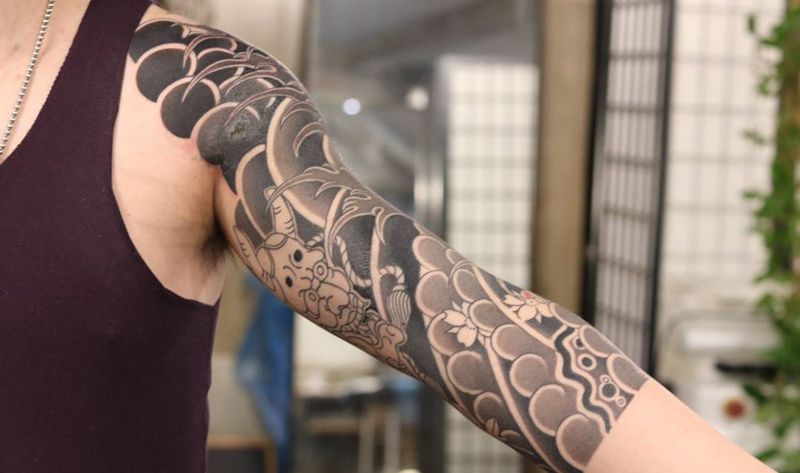 浪臂未完。纹身图片