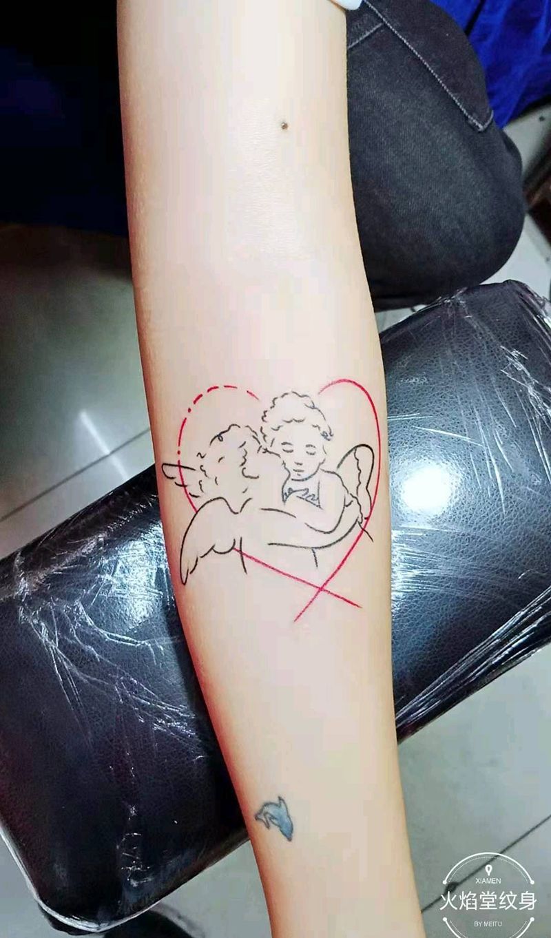 小天使纹身图片_手部新传统纹身图案