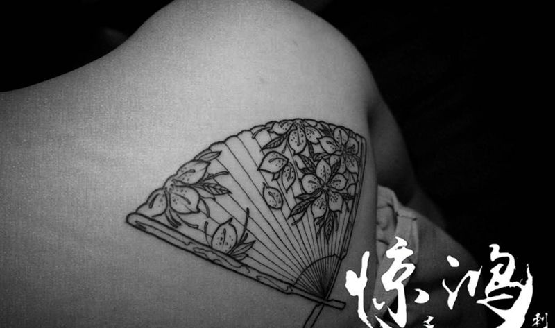 小扇子纹身图片