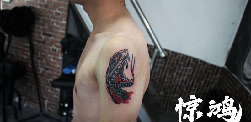 蛇纹身图片_手臂Old School纹身图案