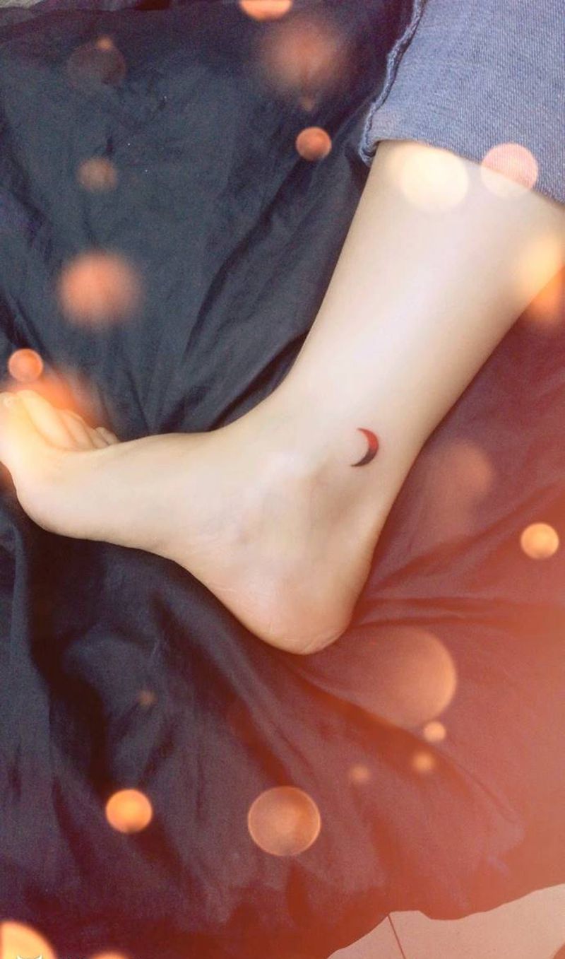 小月亮纹身图片_脚部新传统纹身图案