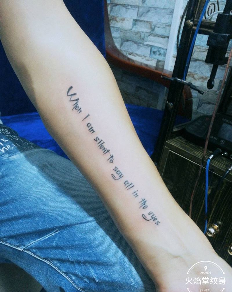 迷你小字母纹身图片_手部新传统纹身图案