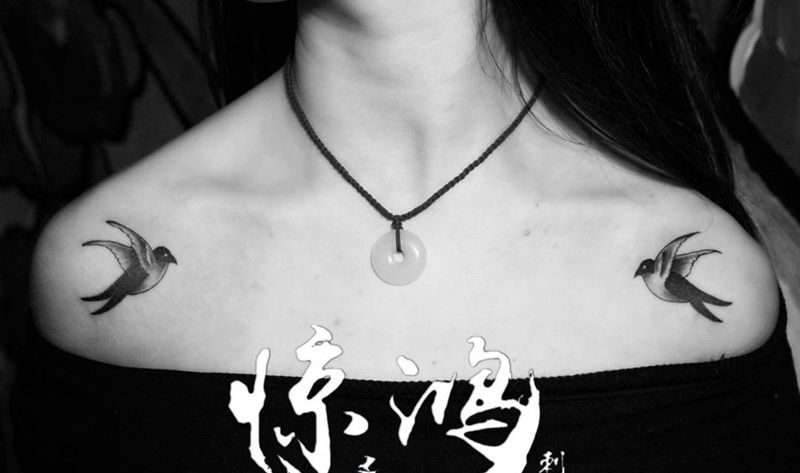 小燕子纹身图片_成品清新肩部纹身图案