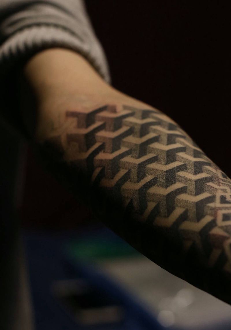 点刺几何包小臂纹身图片