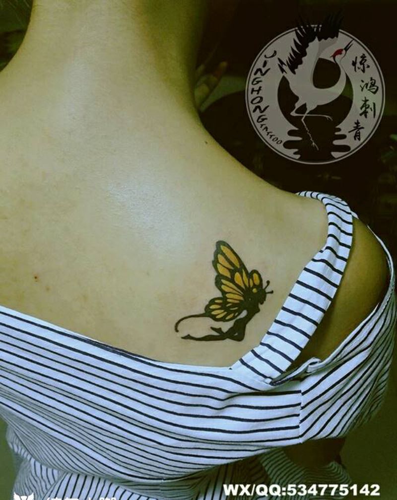 后肩小精灵纹身图片_肩部清新动物植物成品纹身图案