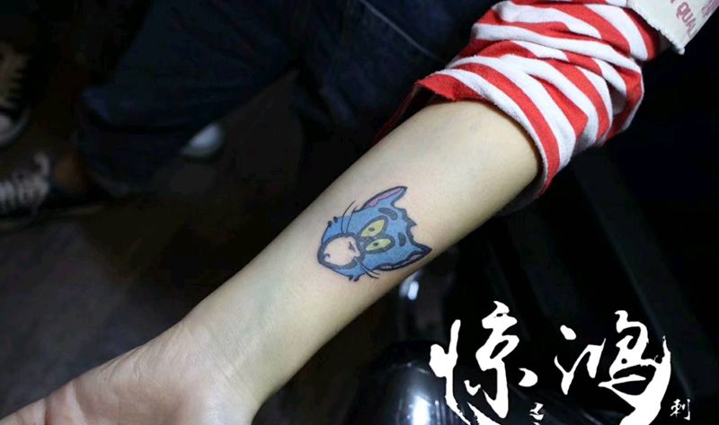 Tom猫纹身图片_手臂水彩纹身图案