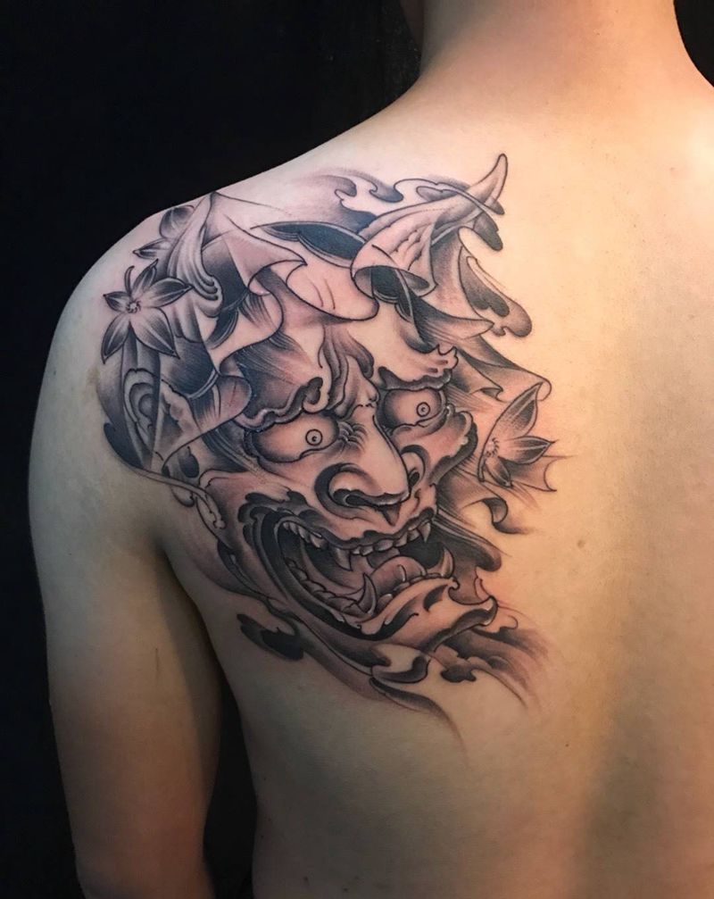 班诺 侧肩纹身图片