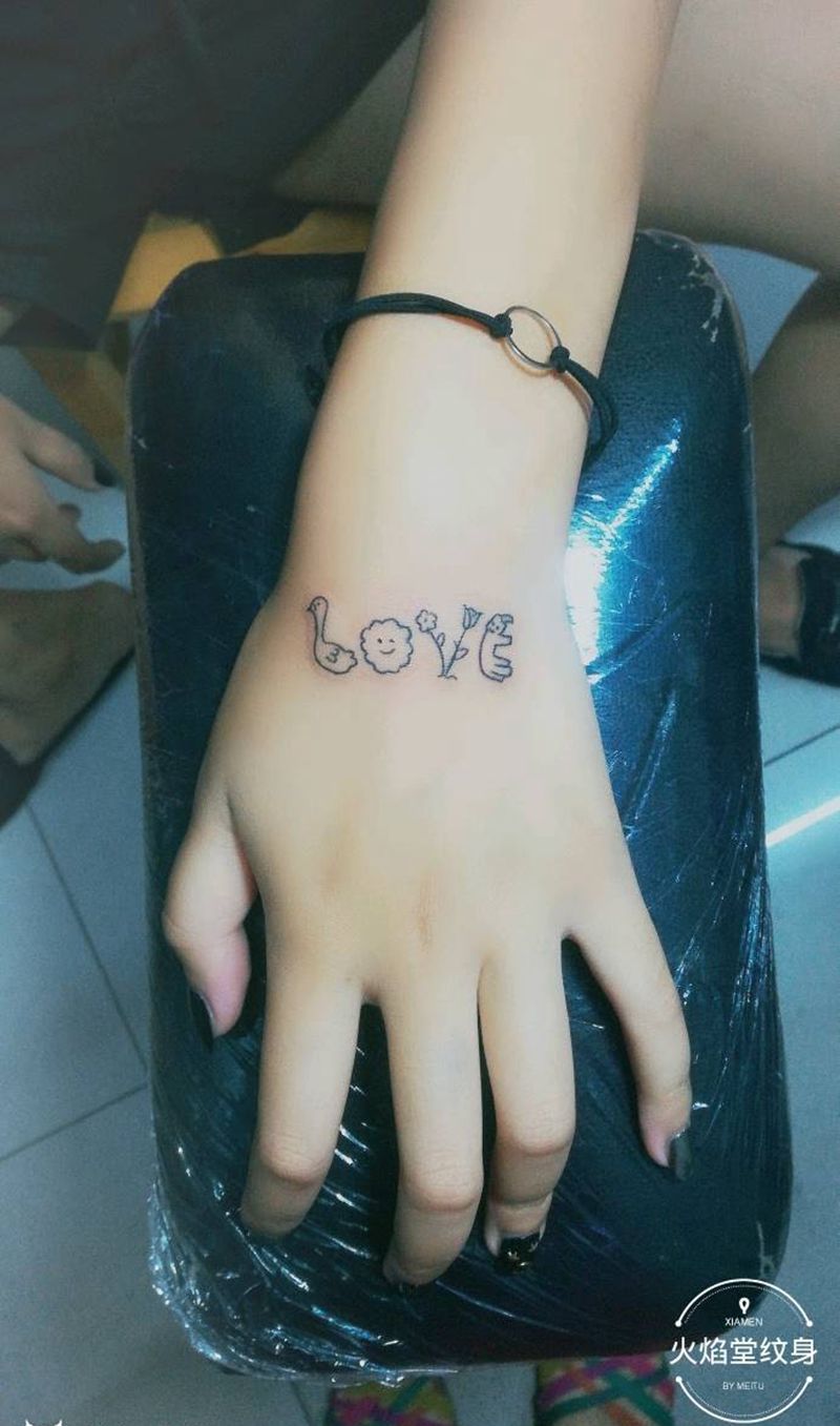 爱纹身图片_手部新传统纹身图案