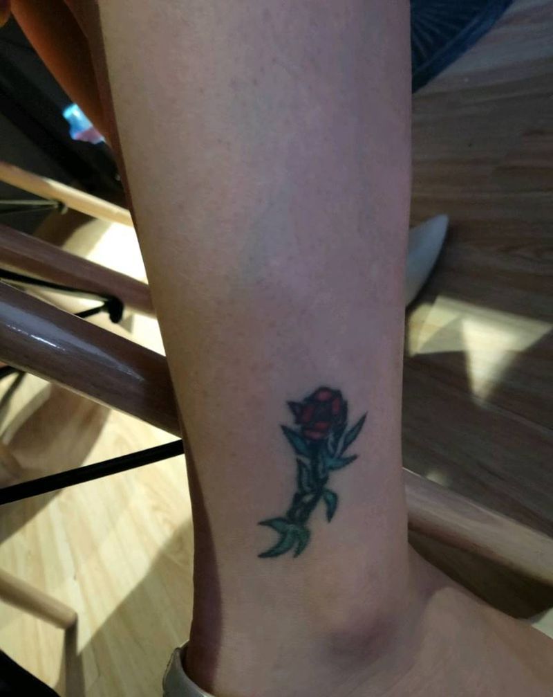 羽毛纹身图片_脚部水彩纹身图案