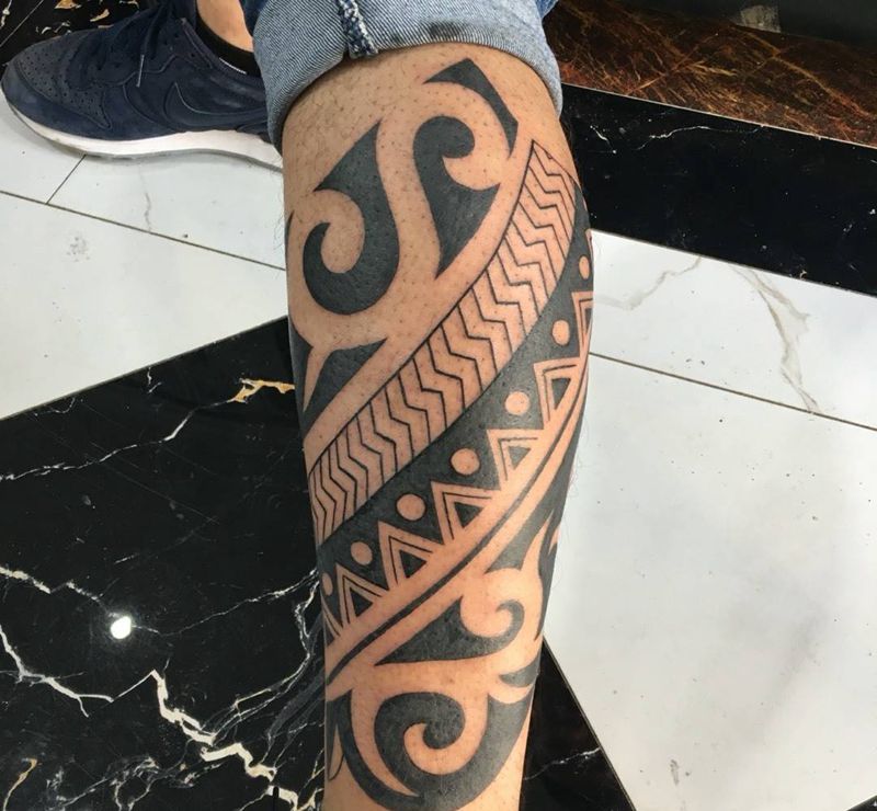 图腾包腿纹身图片