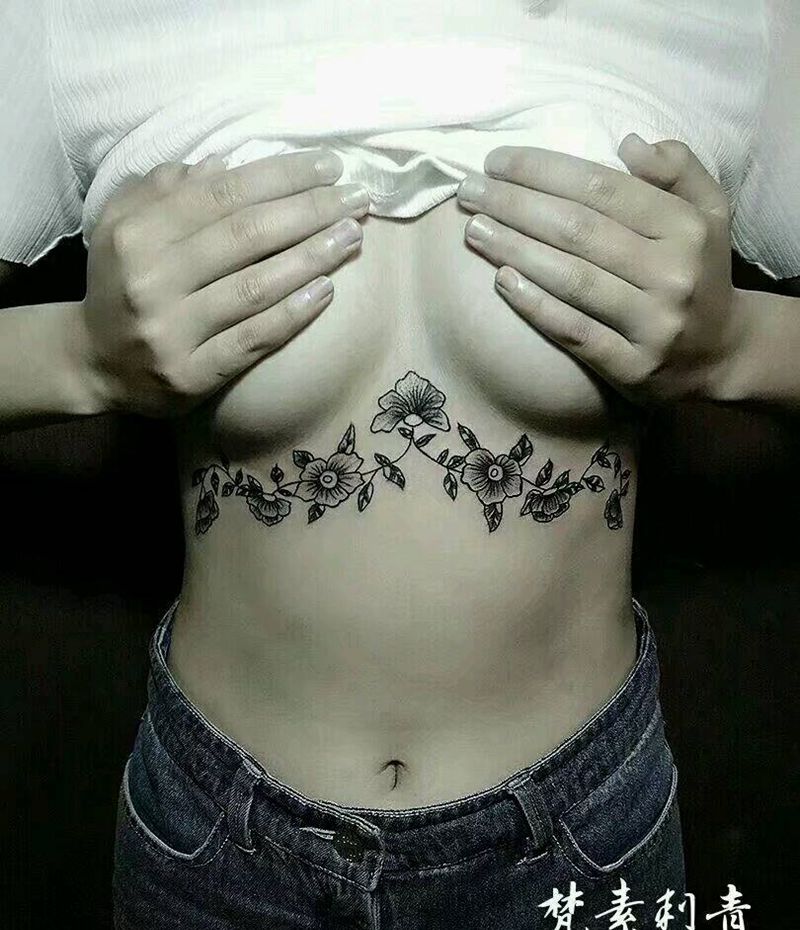 胸花纹身图片