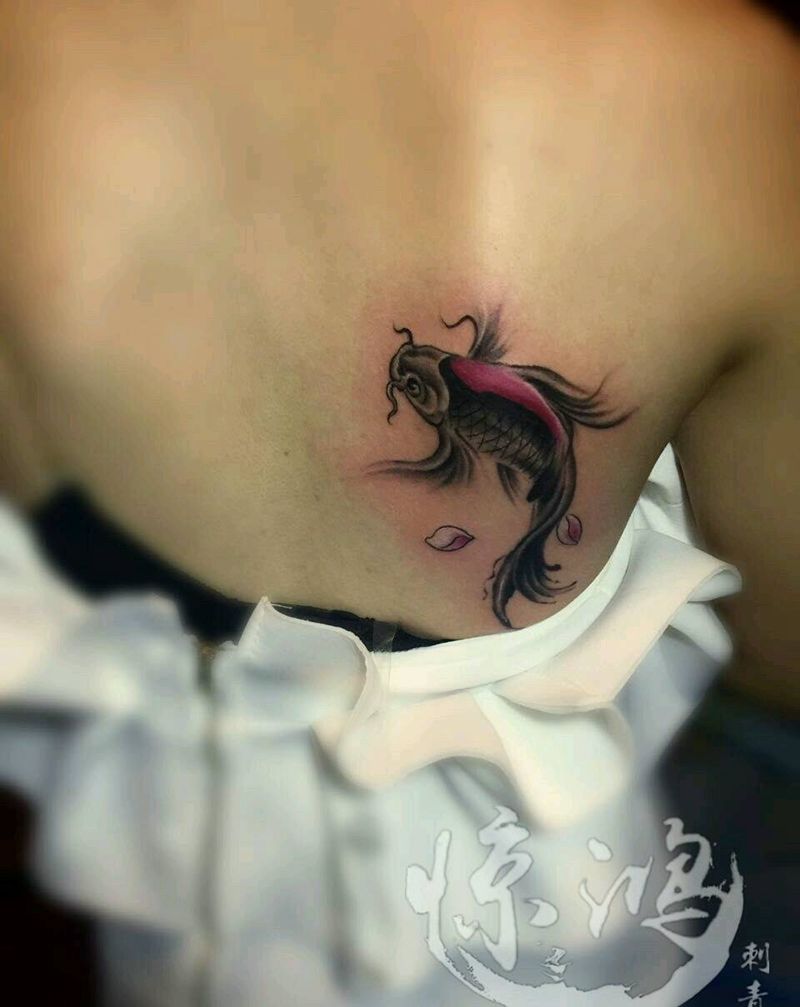 水墨风.鱼纹身图片_肩部国画动物成品纹身图案