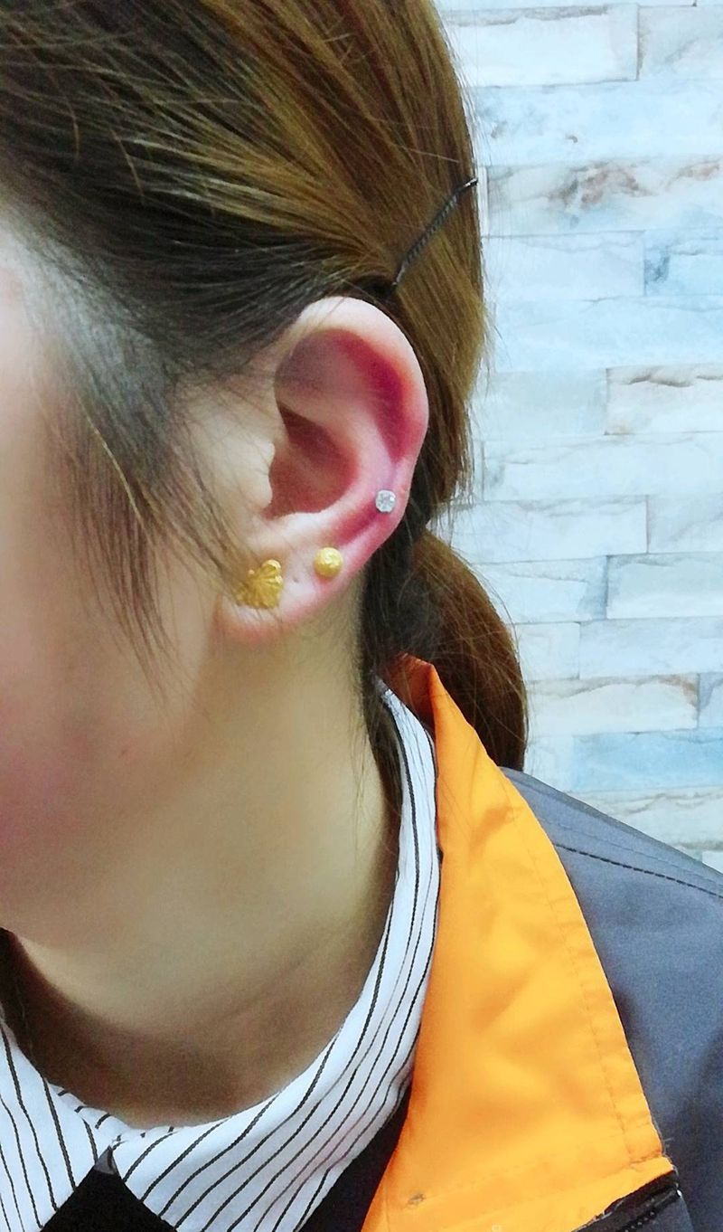 水晶白钻穿耳纹身图片_穿耳纹身图案