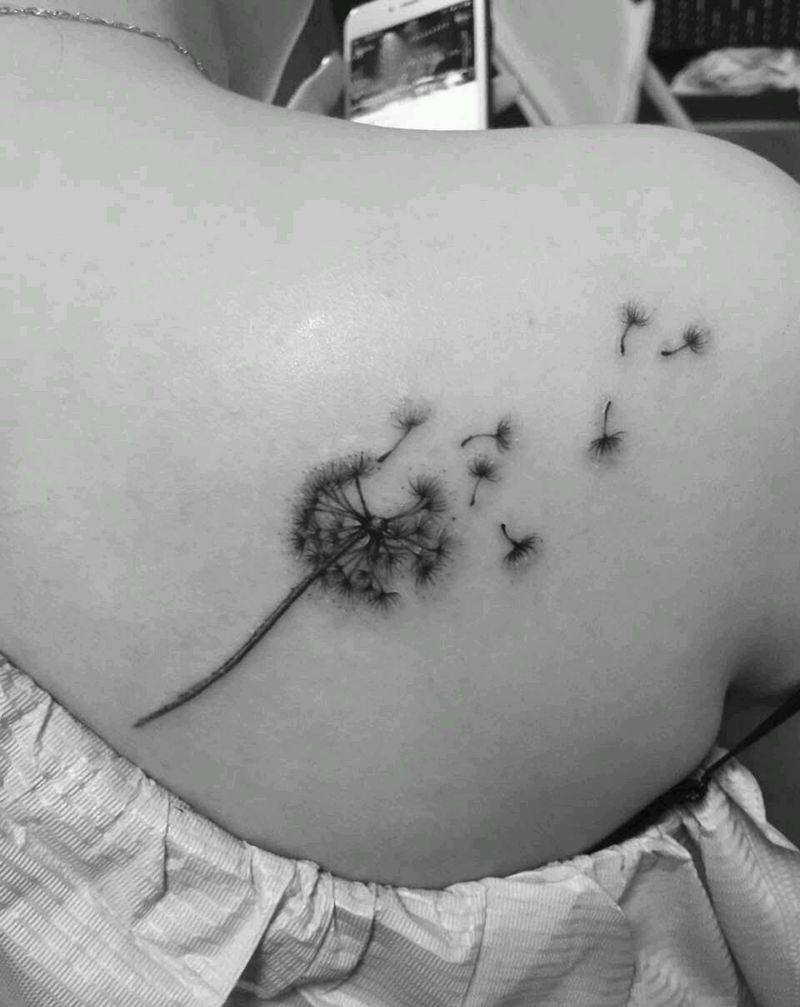 后肩蒲公英纹身图片_肩部清新植物成品纹身图案