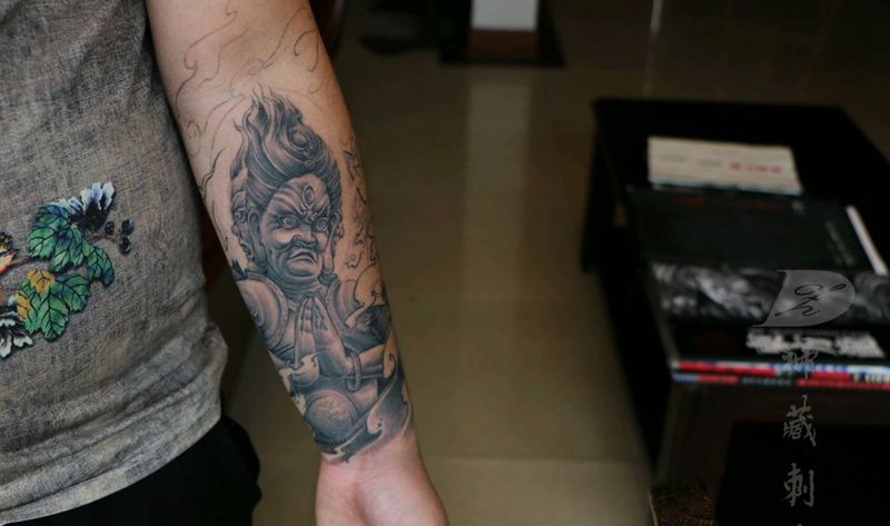 大黑天纹身图片_手部手臂新传统老传统大黑天不动明王纹身图案