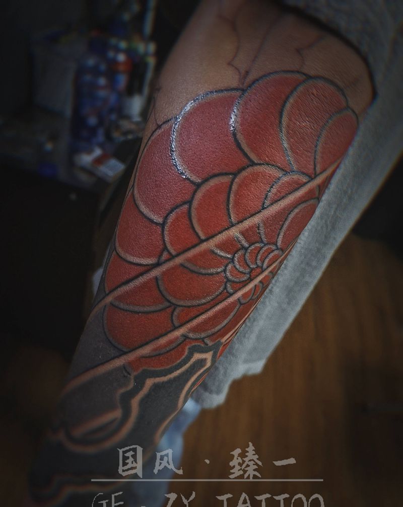 菊纹身图片_手臂老传统纹身图案