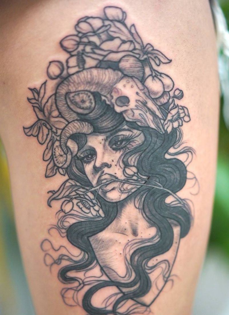 曼妙少女，未完成纹身图片