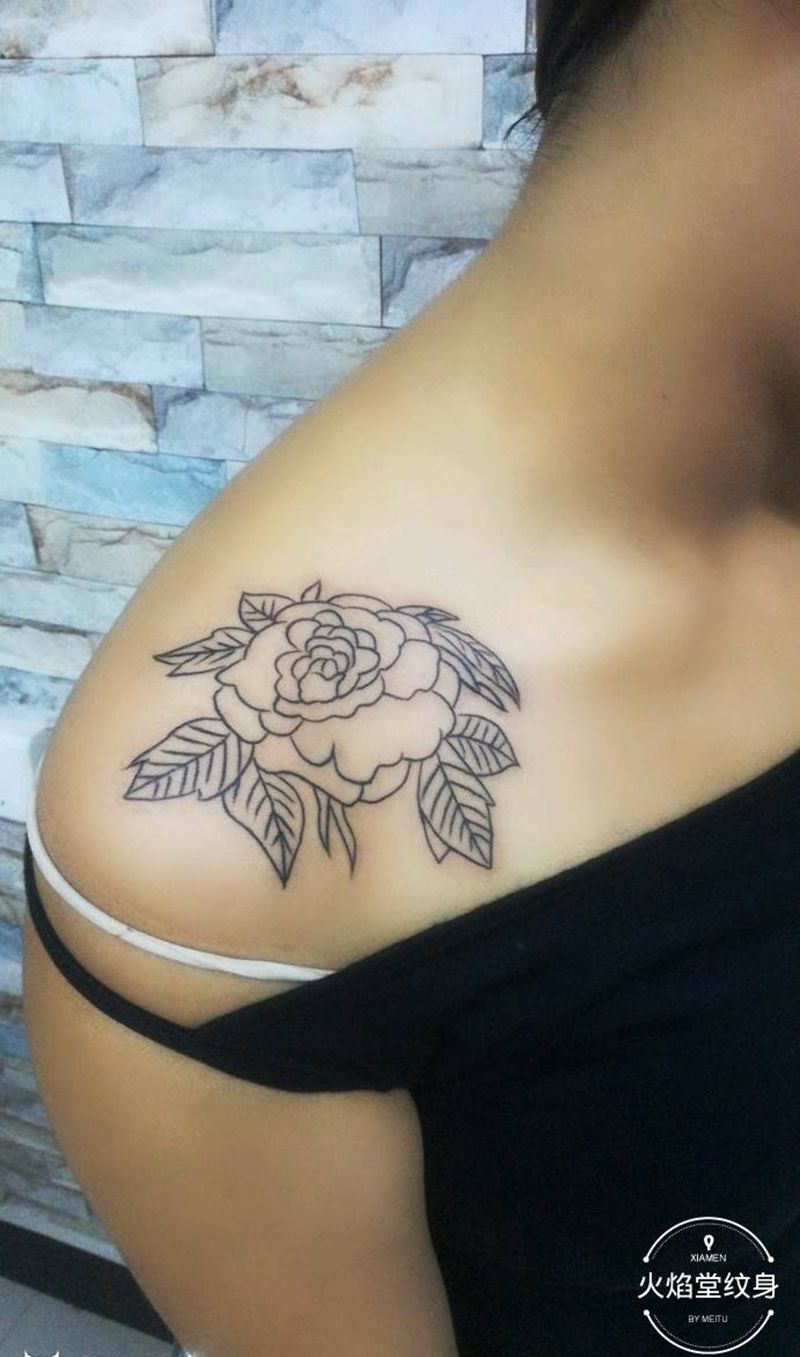 素雅花纹身图片_肩部新传统纹身图案