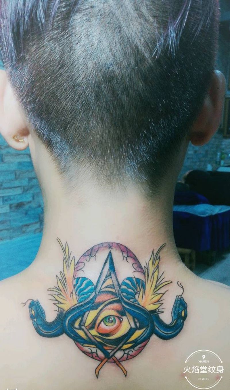 天眼纹身图片_颈部新传统纹身图案