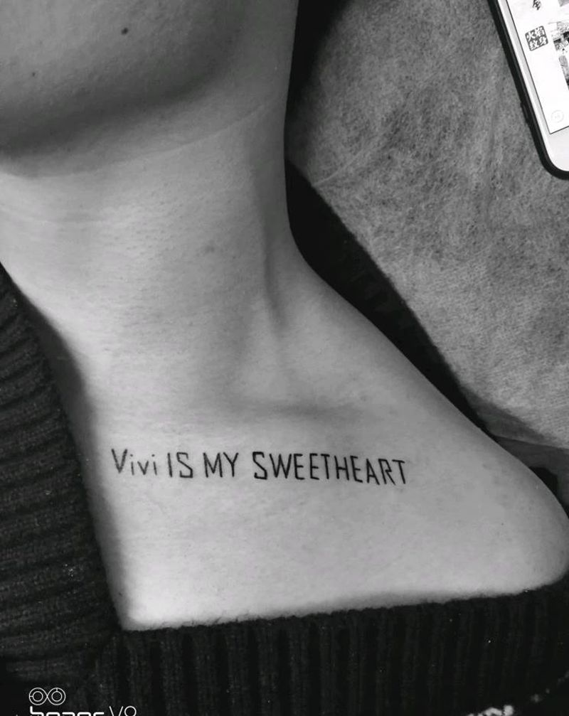 个性字母纹身图片_胸部老传统纹身图案