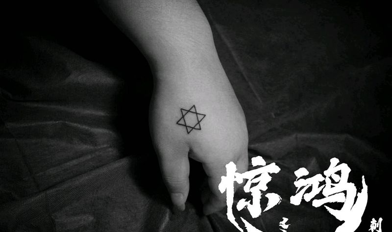 六芒星纹身图片_手部几何纹身图案