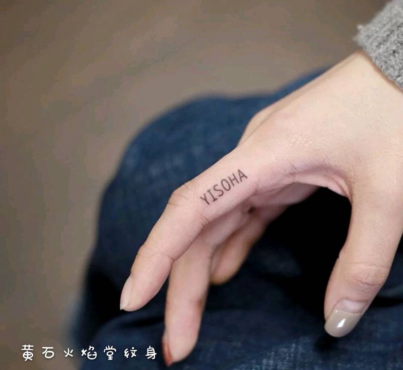 字母纹身图片_手部手臂老传统纹身图案