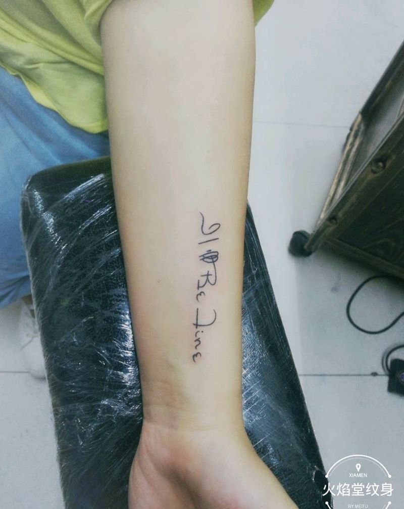 字母纹身图片_手部新传统纹身图案