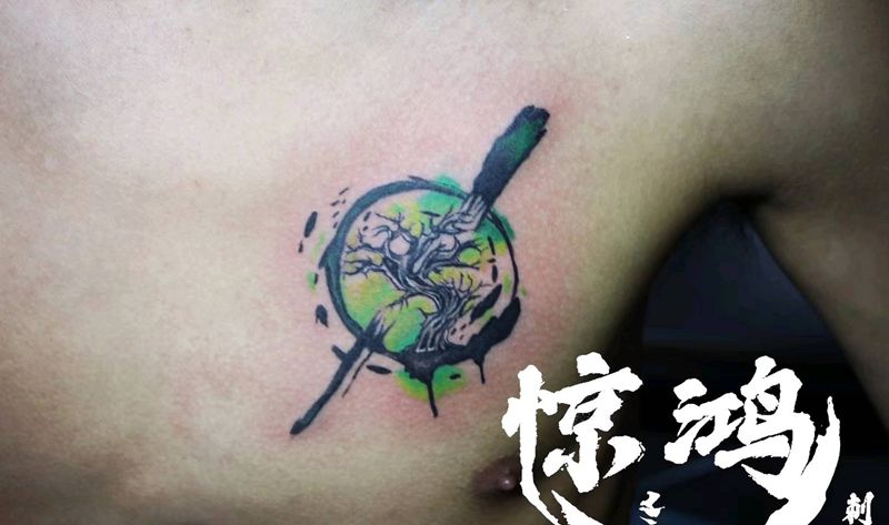 树纹身图片_胸部水彩纹身图案