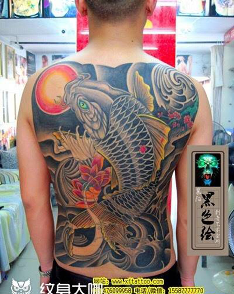 满背鱼纹身图片_传统纹身图案