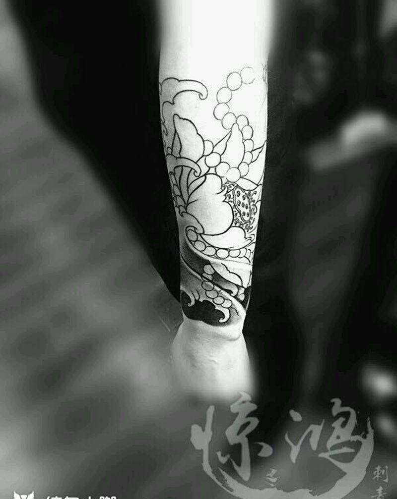 设计莲花包小臂.未完成纹身图片_手臂传统植物成品手稿纹身图案