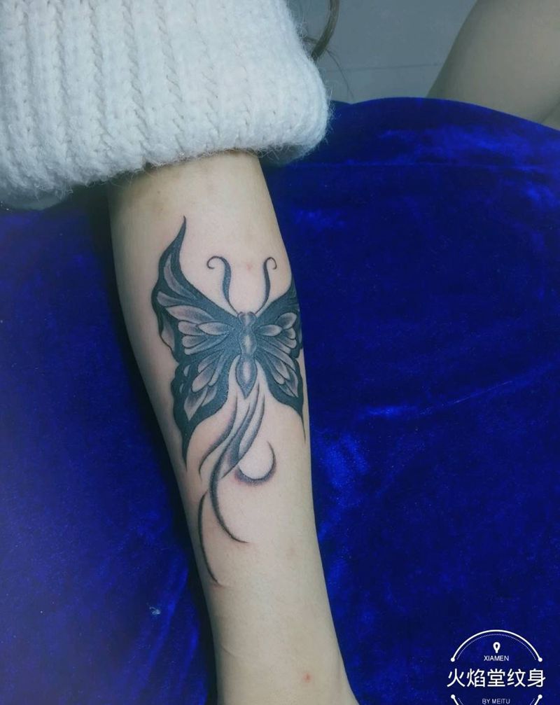 蝴蝶纹身图片_手臂新传统纹身图案