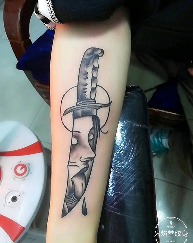 匕首纹身图片_手臂新传统纹身图案