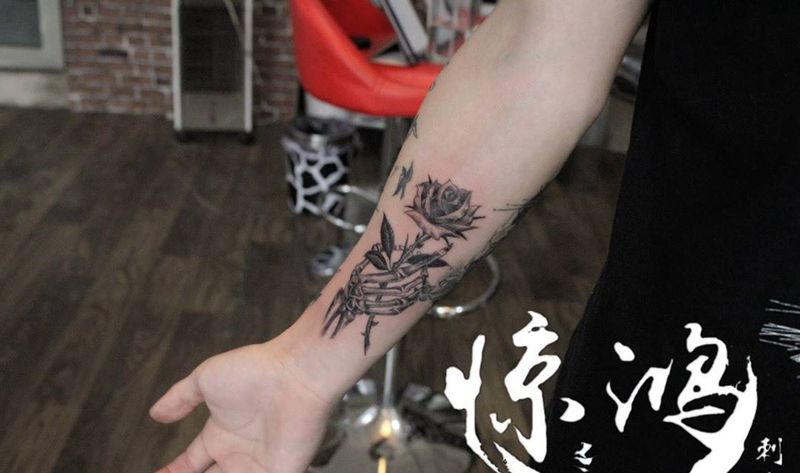 带刺玫瑰纹身图片