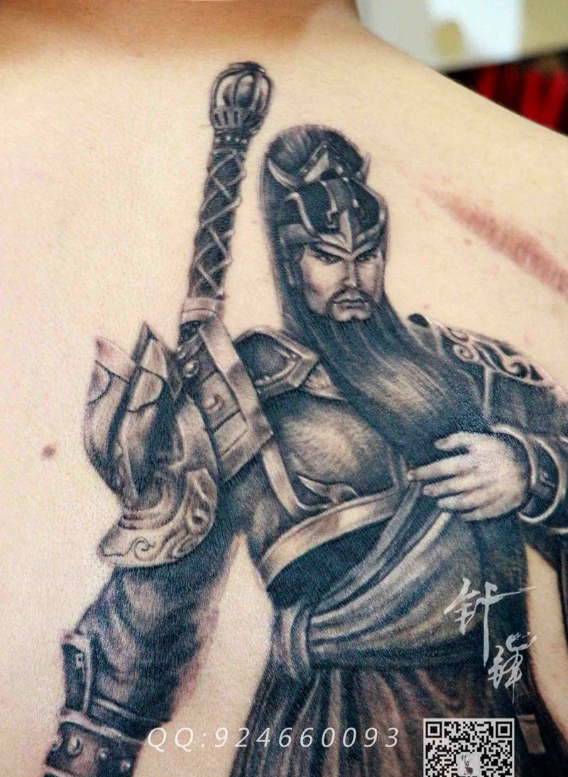 关公耍大刀，背景后续纹身图片_背部插画传统肖像人物原创纹身图案