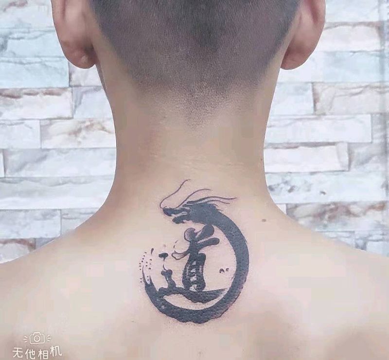 中国龙纹身图片_颈部新传统纹身图案