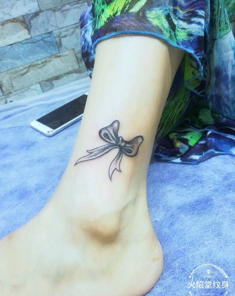 蝴蝶结纹身图片_新传统纹身图案