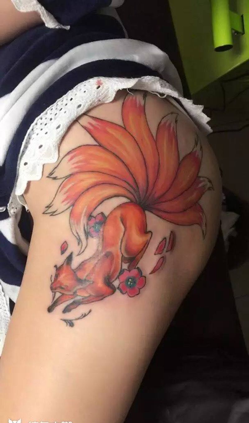 九尾狐纹身图片_臀部九尾狐纹身图案